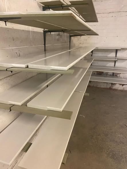 Contemporary moulding design in modern home